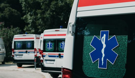勐腊救护车转运病人过路高速收费吗?